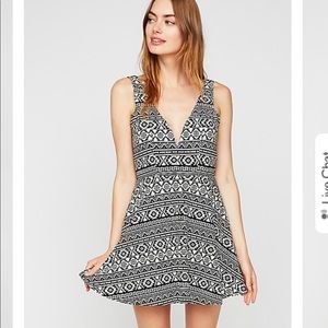 NWT Express V wire geometric mini skort dress